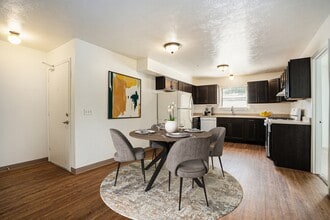 Meadow Stone Apartments in Hastings, MI - Foto de edificio - Building Photo