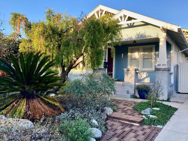 property at 909 Loma Ave