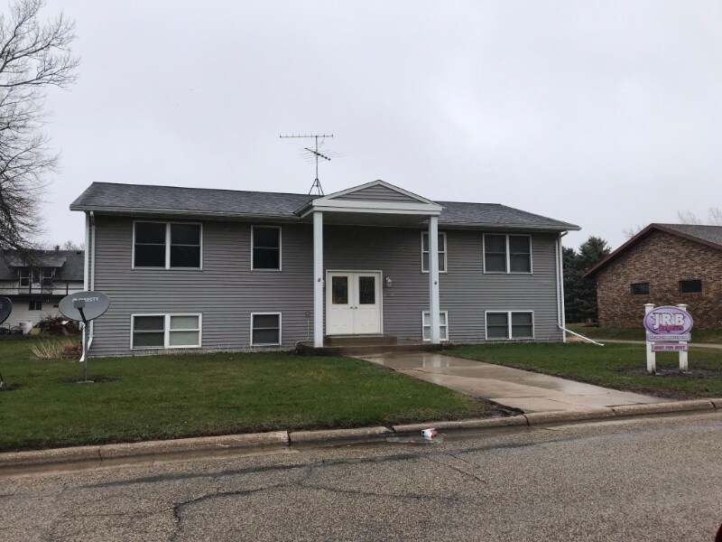 720 1st St NE in Hartley, IA - Building Photo