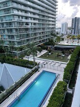 1111 SW 1st Ave in Miami, FL - Building Photo - Building Photo