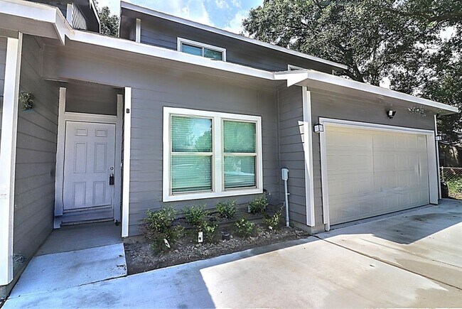 6805 Larkstone St-Unit -B in Houston, TX - Building Photo - Building Photo