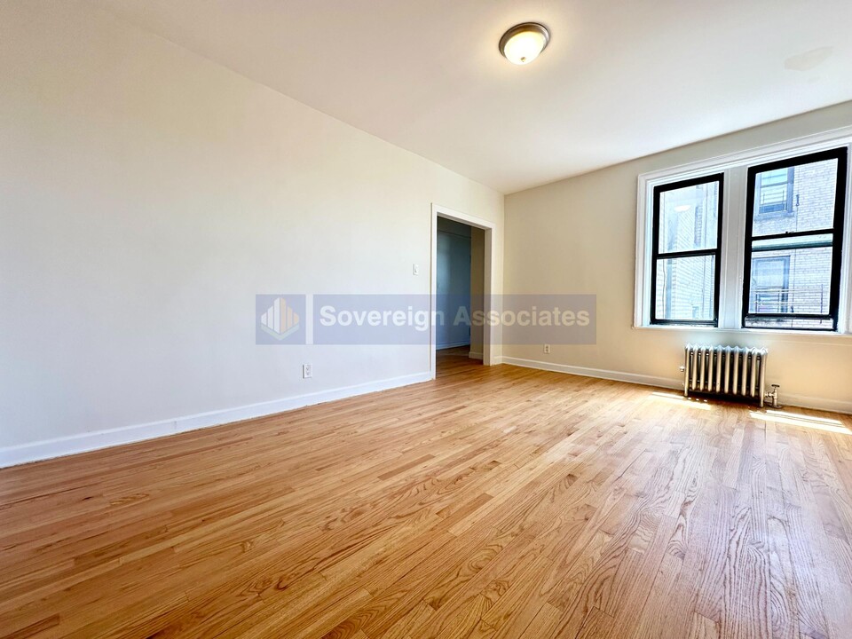 3105 Decatur Ave in New York, NY - Building Photo