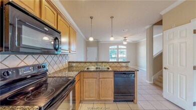 305 Holleman Dr E, Unit 1306 in College Station, TX - Building Photo - Building Photo