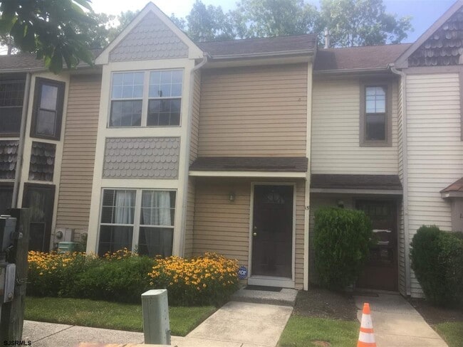 property at 15 Cambridge Townhouse Dr