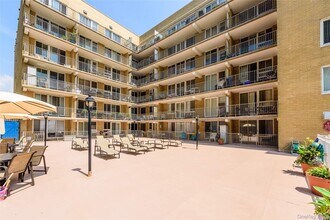 650 Shore Rd in Long Beach, NY - Building Photo - Building Photo