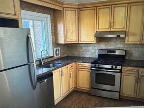 520 Dawson Ln in Jericho, NY - Building Photo - Building Photo