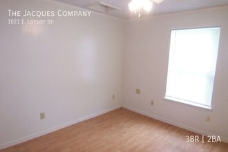 1021 E Locust St in Springfield, MO - Building Photo - Building Photo