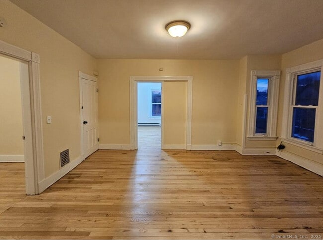 149 S Cliff St in Ansonia, CT - Building Photo - Building Photo