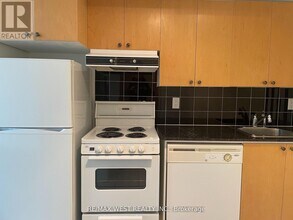 219 Fort York Blvd in Toronto, ON - Building Photo - Building Photo