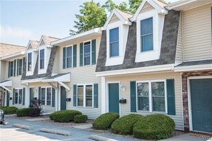 6 Meadow St in Clinton, NY - Building Photo