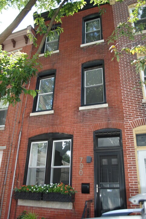 790 N Croskey St in Philadelphia, PA - Foto de edificio