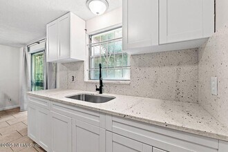 4504 Lincrest Dr S in Jacksonville, FL - Building Photo - Building Photo