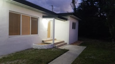 510 NW 113th St, Unit 512 in Miami, FL - Building Photo - Building Photo