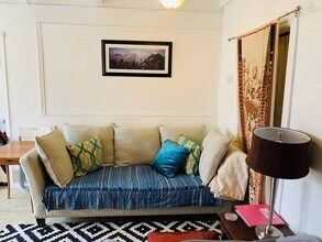1925 Rochester Cir, Unit pool room in Los Angeles, CA - Foto de edificio - Building Photo