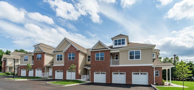 Magnolia Lane Luxury Apartments in Fairfield, NJ - Building Photo - Building Photo