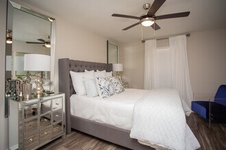 Grand Riviera in Irving, TX - Foto de edificio - Interior Photo