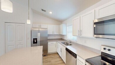 2188 Rockabye Ave SE in Palm Bay, FL - Building Photo - Building Photo