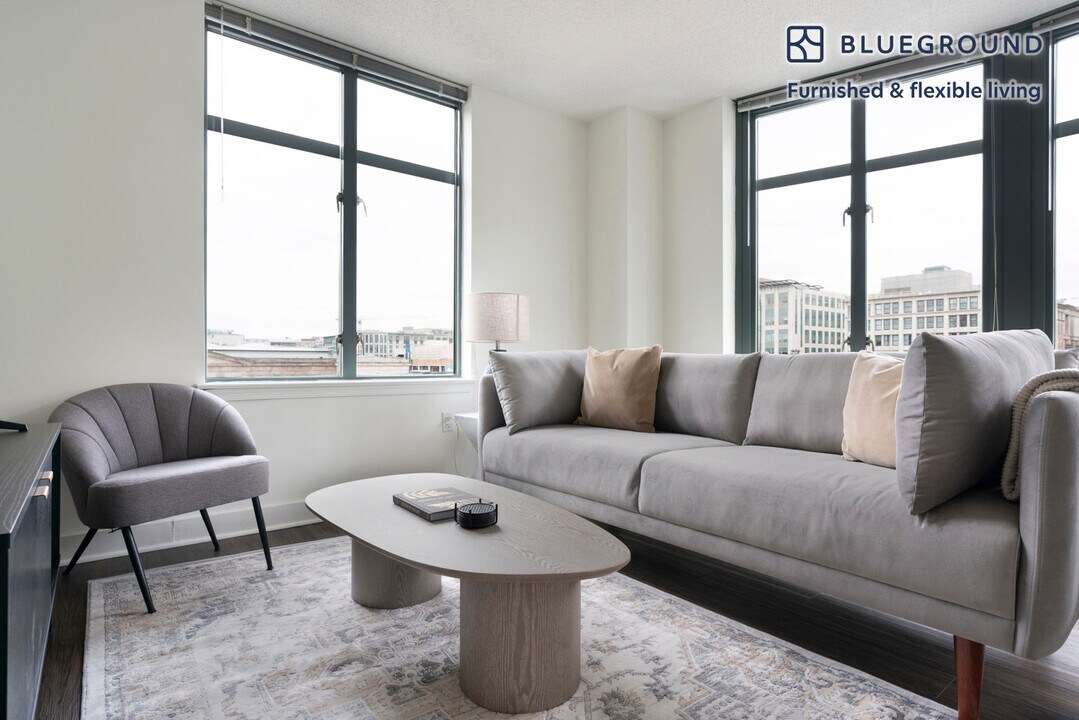 444 8th St NW in Washington, DC - Building Photo