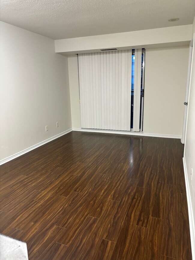 155 Beecroft Rd in Toronto, ON - Building Photo - Building Photo