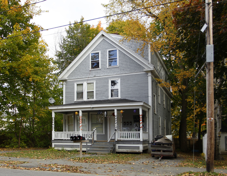 35 Burleigh St in Waterville, ME - Foto de edificio