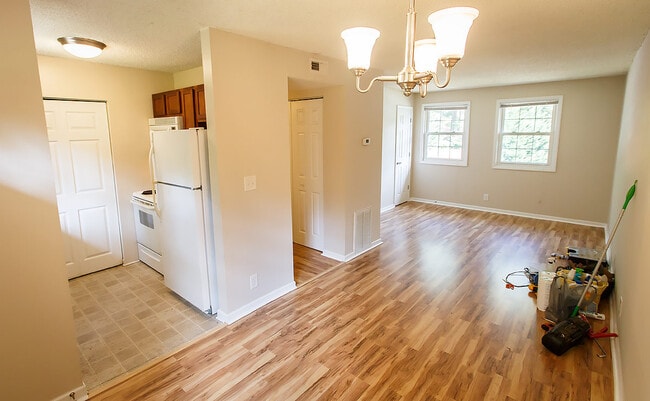 property at 33 Canteberi Ct
