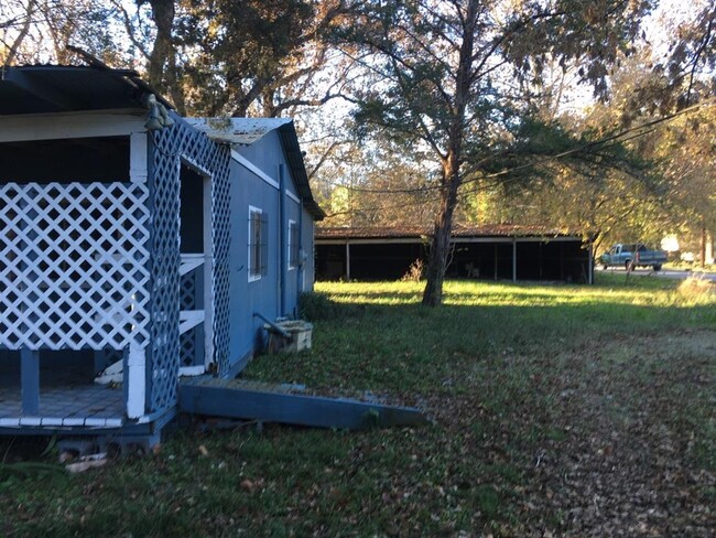 39 Carolyn St in Huntsville, TX - Building Photo - Building Photo