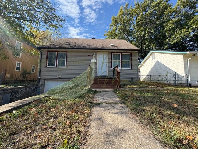 property at 5400 Norton Ave