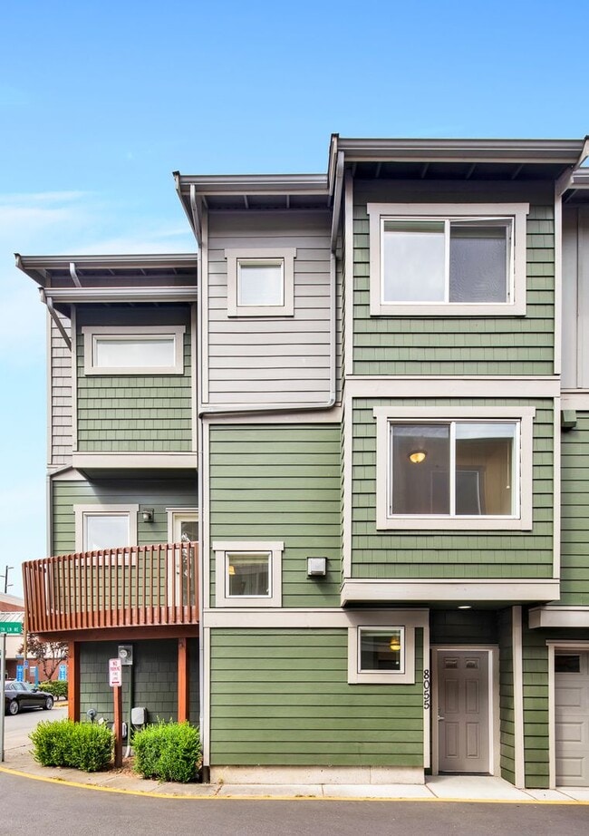 8055 165th Ln NE in Redmond, WA - Building Photo - Building Photo