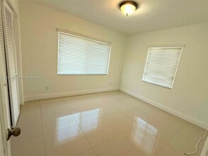 35 E 15th St in Hialeah, FL - Building Photo - Building Photo