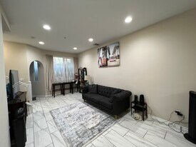 1500 Pine Ave in Long Beach, CA - Building Photo