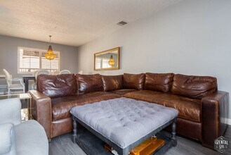 12119 Rochester Ave in Los Angeles, CA - Building Photo - Building Photo