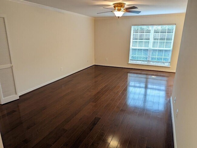 355 N Post Oak Ln, Unit 638 in Houston, TX - Building Photo - Building Photo