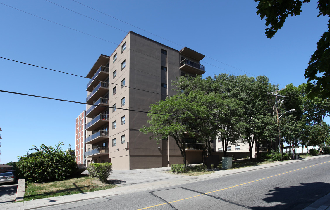 2100 Keele St in Toronto, ON - Building Photo