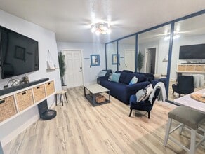 1128 Hernando St in Fort Pierce, FL - Building Photo - Building Photo