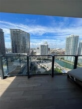 68 SE 6th St, Unit 2302 in Miami, FL - Building Photo - Building Photo
