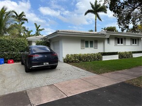 547 Giralda Ave in Coral Gables, FL - Foto de edificio - Building Photo