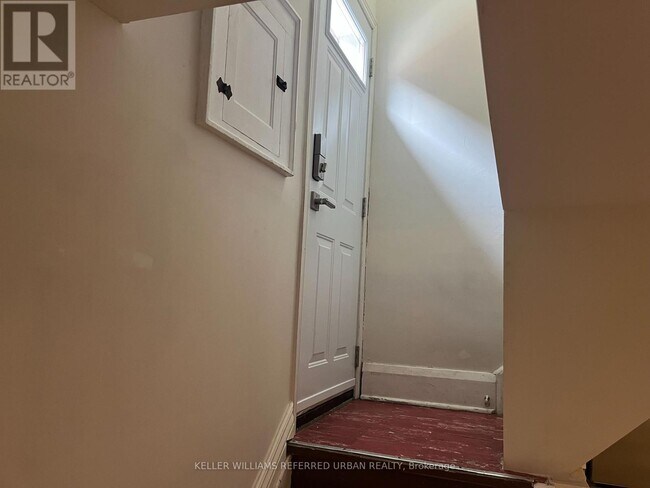 111 Clovelly Ave in Toronto, ON - Building Photo - Building Photo