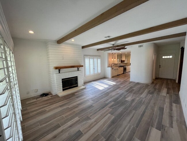 289 Vista Royale Cir W