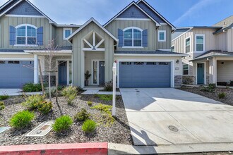 6930 Peak Way in Granite Bay, CA - Foto de edificio - Building Photo