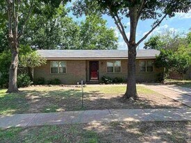 2819 Montgomery Pl in Wichita Falls, TX - Building Photo