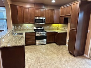 3525 W Sweet Ave in Visalia, CA - Building Photo - Building Photo
