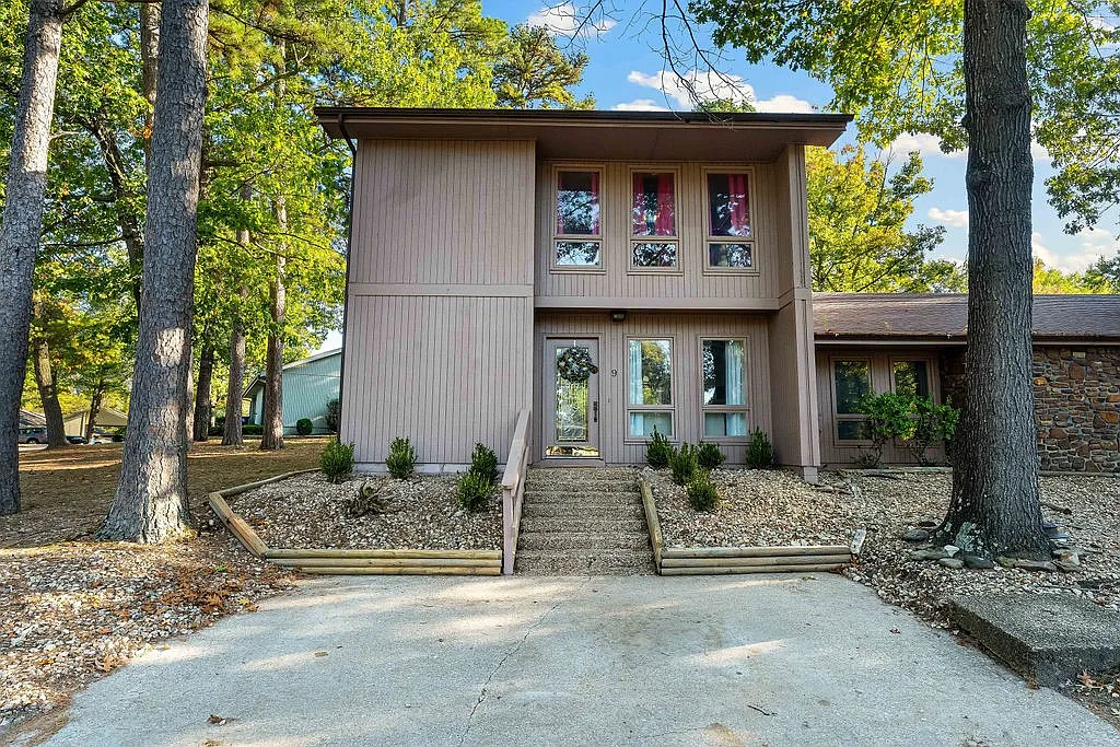 9 Mellor Ln in Bella Vista, AR - Building Photo