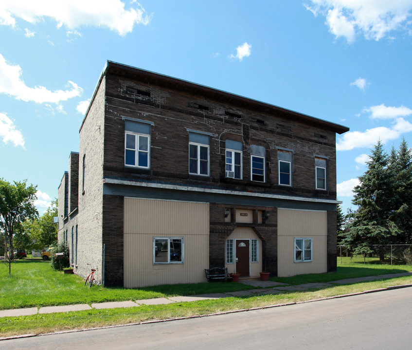 1516 Broadway St in Superior, WI - Foto de edificio