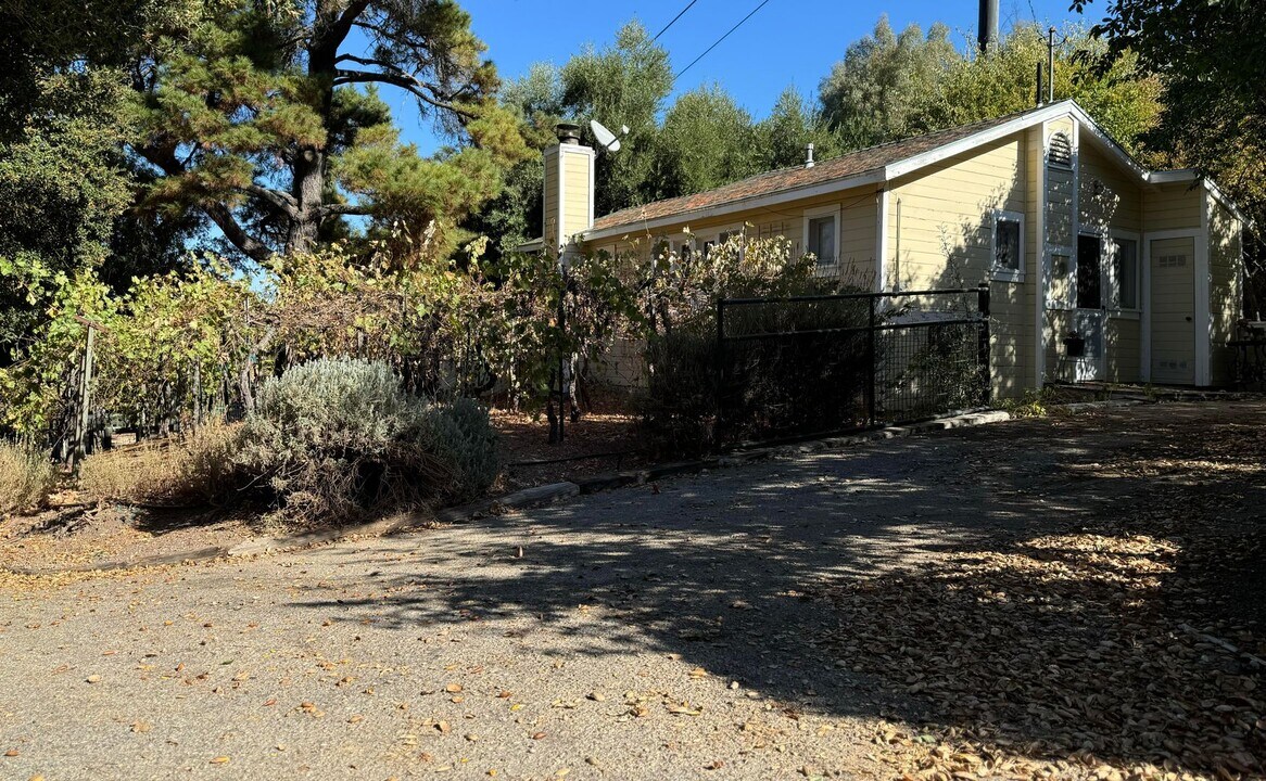 1775 Adelaida Rd in Paso Robles, CA - Building Photo