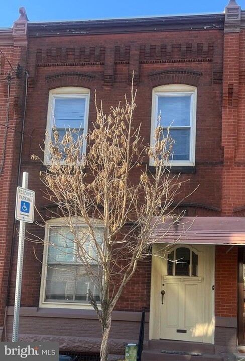 830 N 28th St in Philadelphia, PA - Building Photo