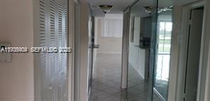 3100 W Rolling Hills Cir in Davie, FL - Building Photo - Building Photo
