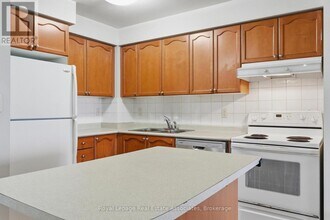 3880 Duke of York Blvd in Mississauga, ON - Building Photo - Building Photo