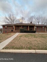 1501 Woodbury Ct in Maryville, TN - Building Photo