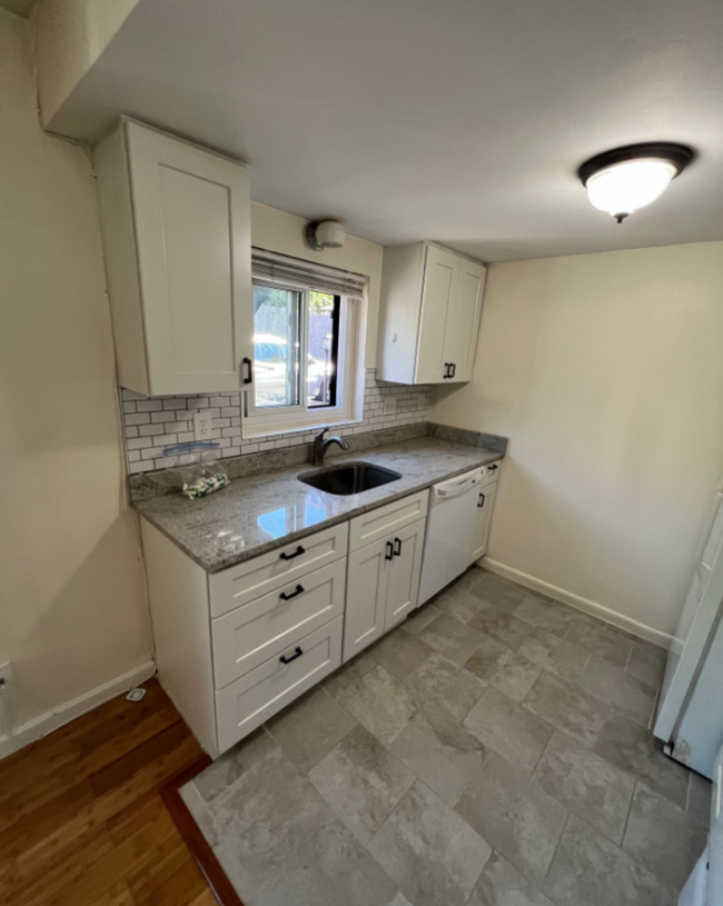 126 Marginal St, Unit Unit1 2-bed 1-bath in Boston, MA - Building Photo - Building Photo