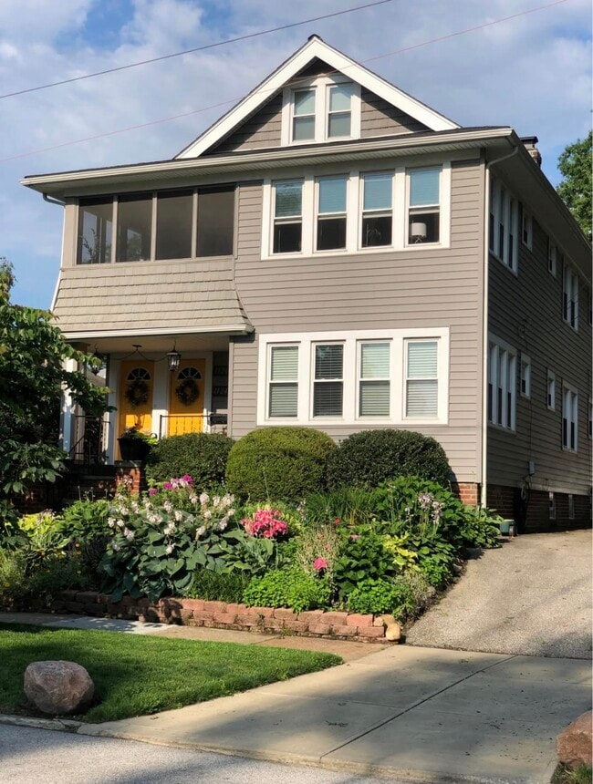 1124 Summit Ave, Unit 1st Floor Double